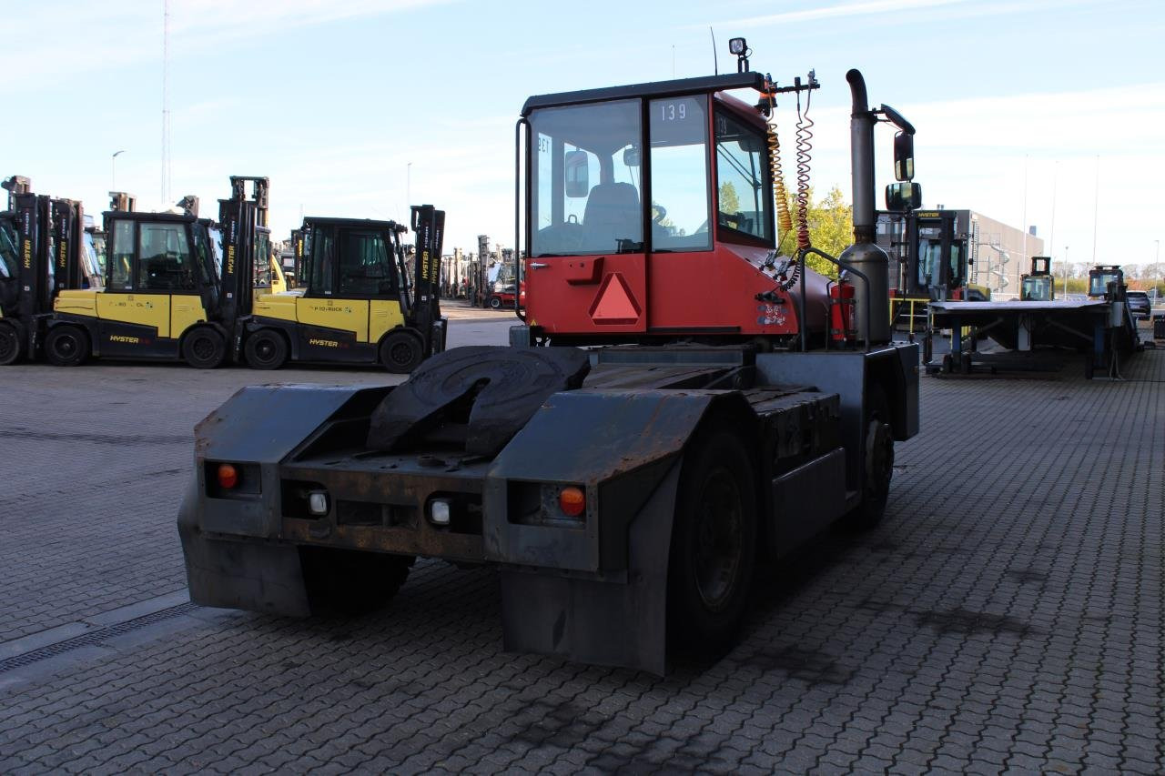 Kalmar TT618I - Tracteur portuaire: photos 3 Kalmar TT618I - Tracteur portuaire: photos 3