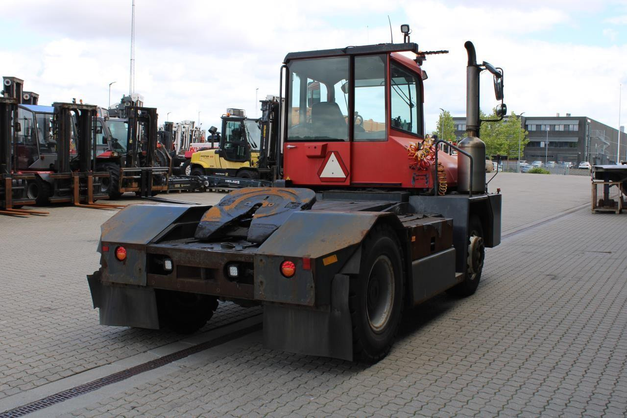 Kalmar TT618I - Tracteur portuaire: photos 3 Kalmar TT618I - Tracteur portuaire: photos 3