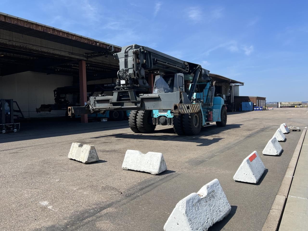 SMV 4531 TB5 - Reach stacker: photos 2 SMV 4531 TB5 - Reach stacker: photos 2