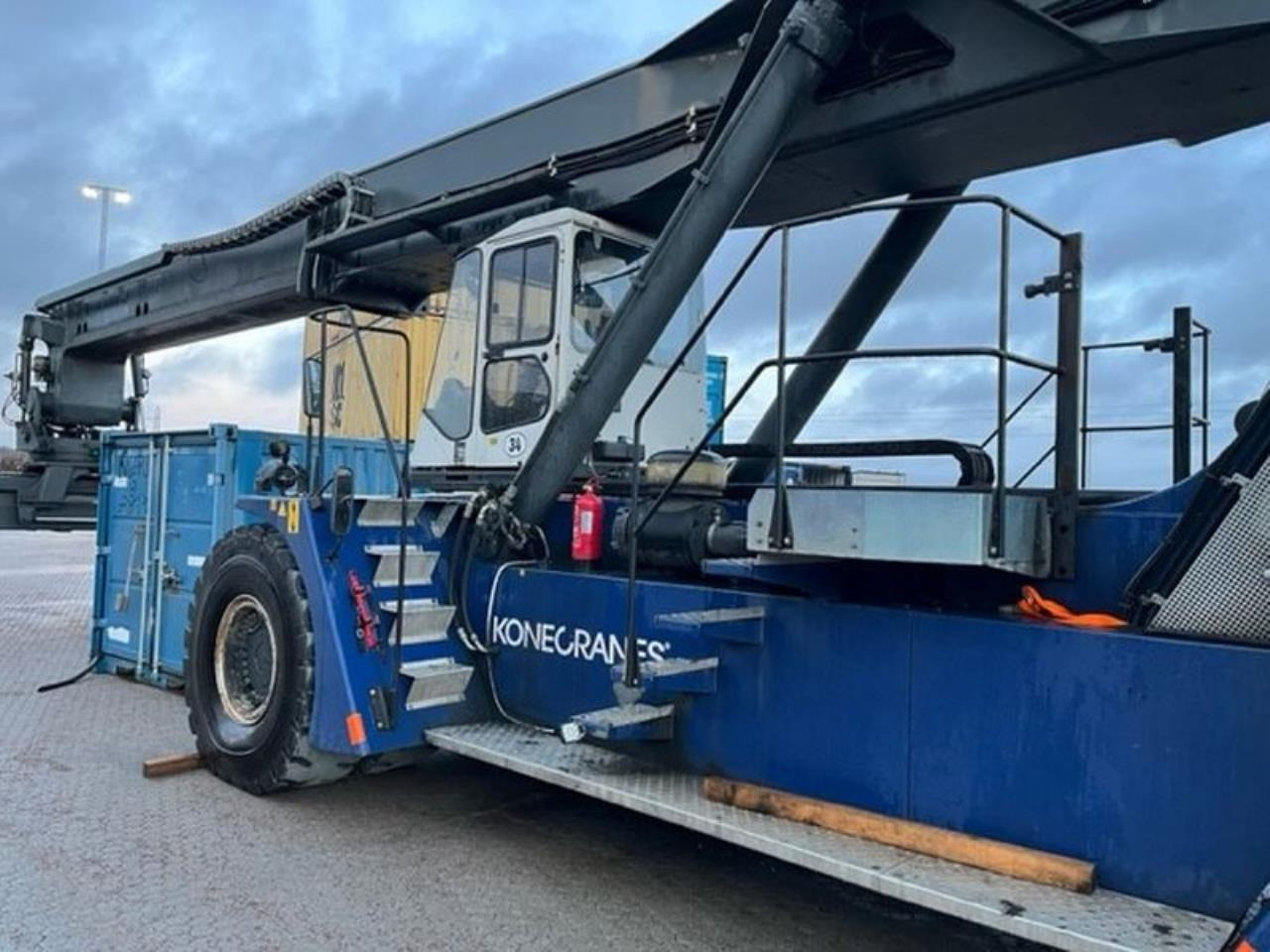 SMV 4531 TB5 - Reach stacker: photos 4 SMV 4531 TB5 - Reach stacker: photos 4