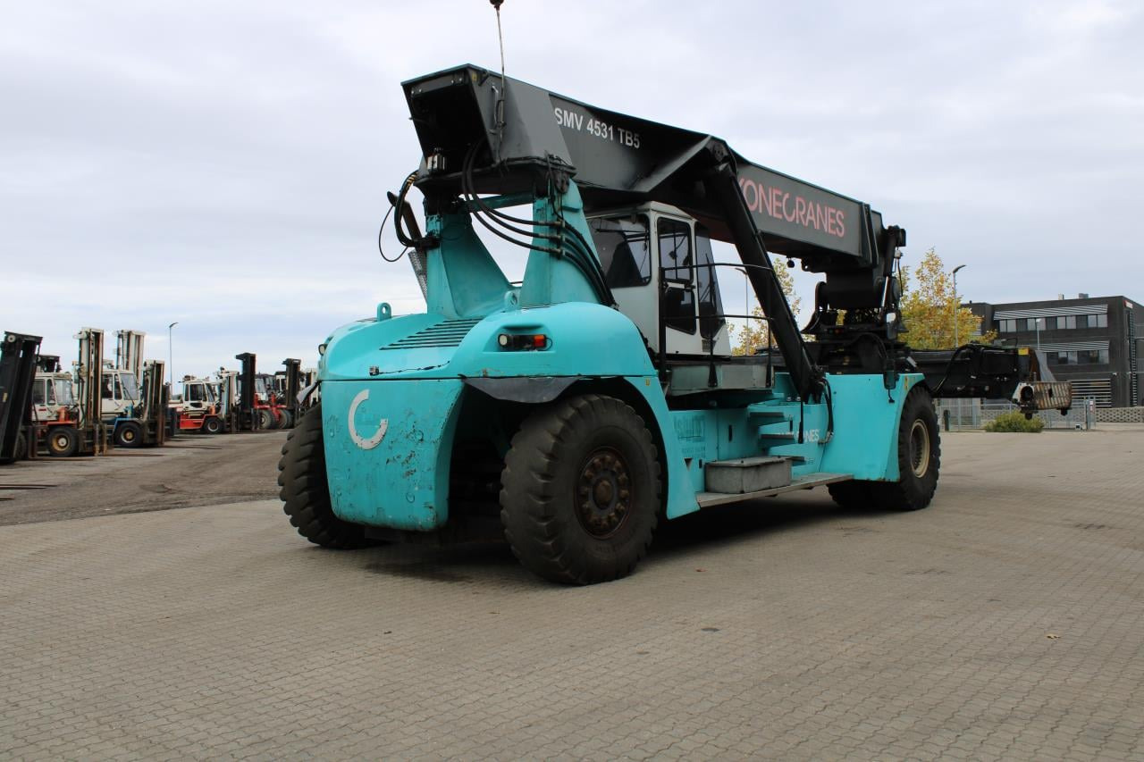 SMV 4531 TB5 - Reach stacker: photos 3 SMV 4531 TB5 - Reach stacker: photos 3