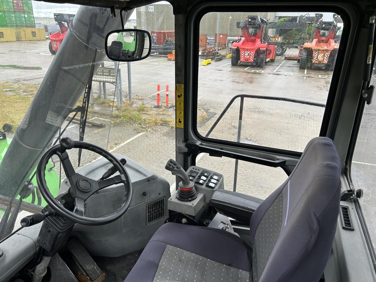 SMV SC4537 CBX5 - Reach stacker: photos 4 SMV SC4537 CBX5 - Reach stacker: photos 4