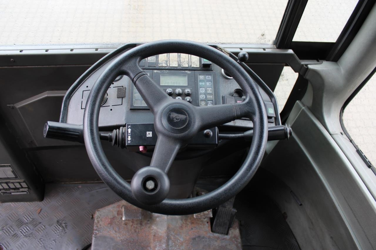 Terberg RT222 - Tracteur portuaire: photos 4 Terberg RT222 - Tracteur portuaire: photos 4