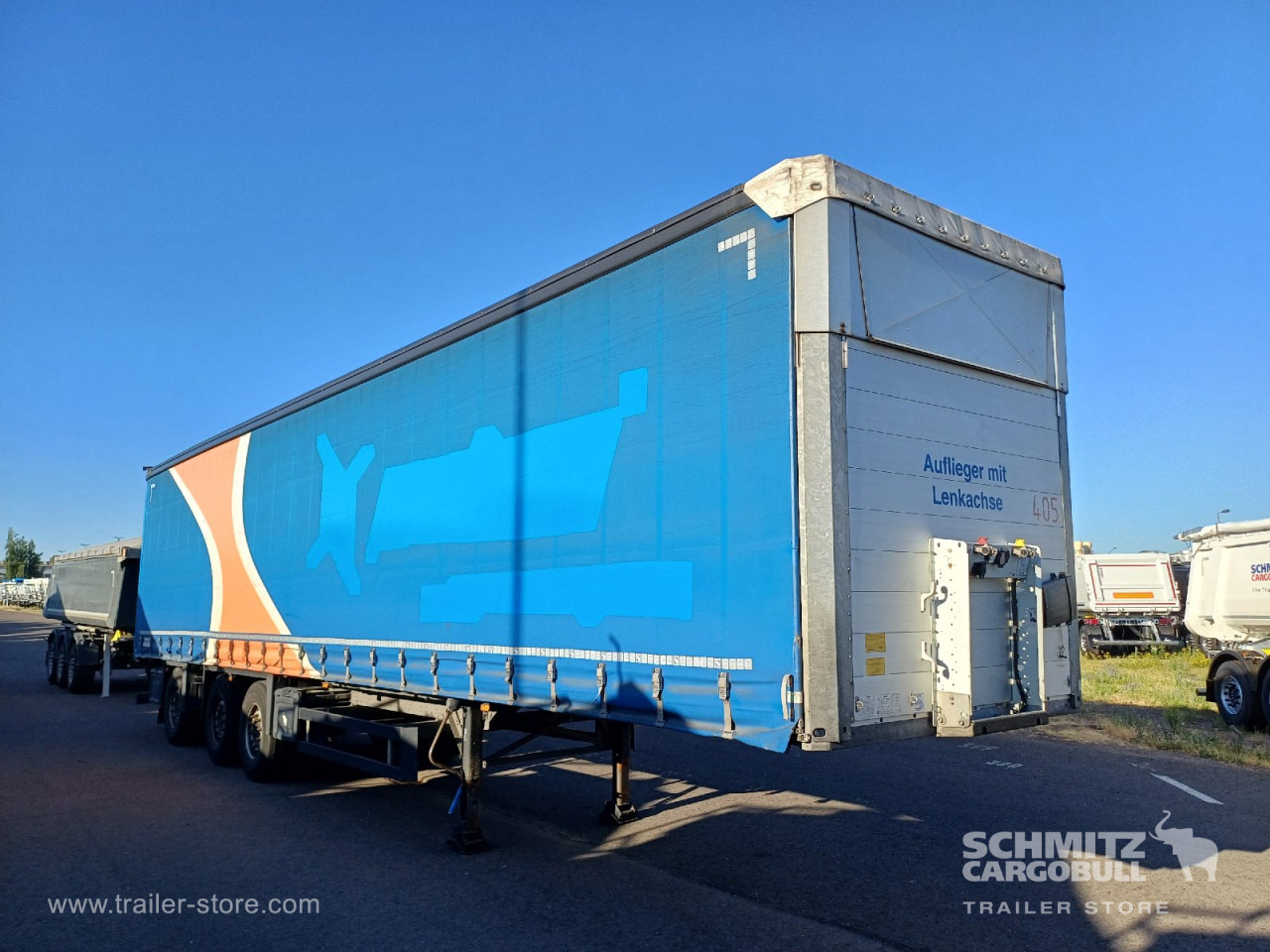 SCHMITZ Auflieger Curtainsider Standard Forklift holder - Semi-remorque rideaux coulissants: photos 1 SCHMITZ Auflieger Curtainsider Standard Forklift holder - Semi-remorque rideaux coulissants: photos 1
