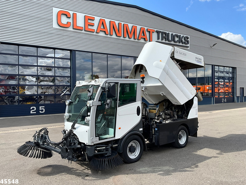 Bucher Citycat 2020 with 3-rd brush - Balayeuse de voirie: photos 1 Bucher Citycat 2020 with 3-rd brush - Balayeuse de voirie: photos 1