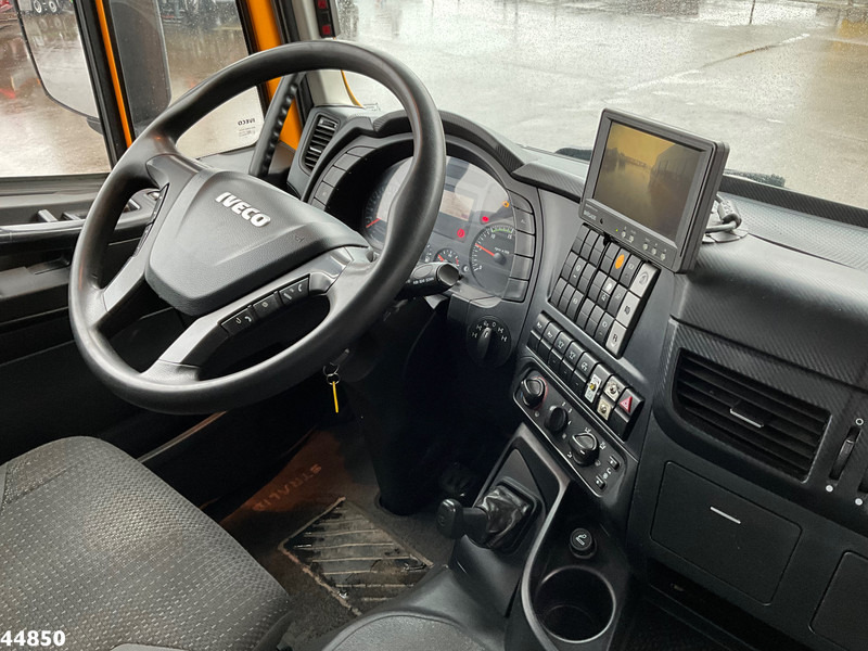 Camion ampliroll, Camion grue Iveco Trakker AD380T41W 8x6 Euro 6 HMF 19 Tonmeter Z-kraan: photos 16
