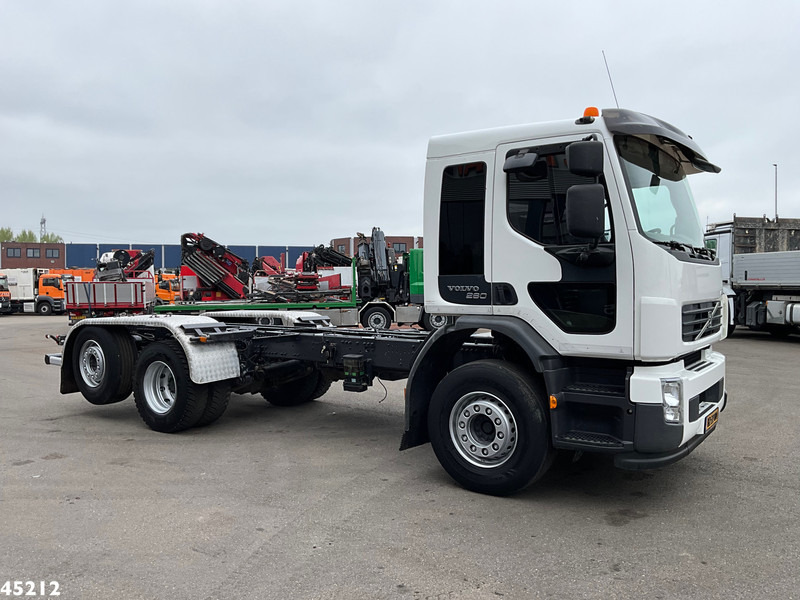 Volvo FE 260 Chassis cabine with PTO Just 199.470 km! - Châssis cabine: photos 3 Volvo FE 260 Chassis cabine with PTO Just 199.470 km! - Châssis cabine: photos 3