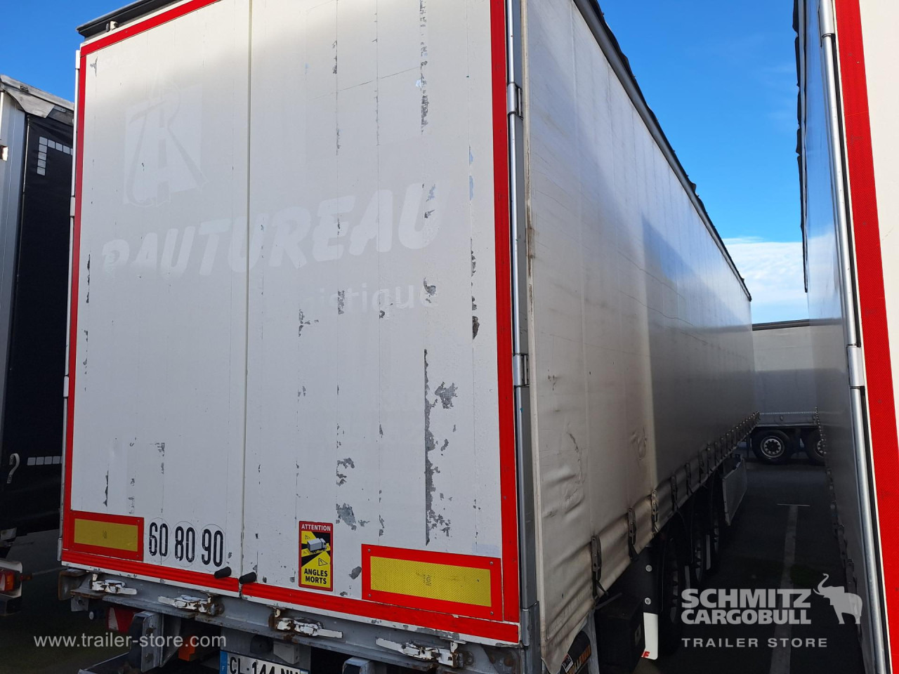FRUEHAUF Curtainsider Standard Taillift - Semi-remorque rideaux coulissants: photos 1 FRUEHAUF Curtainsider Standard Taillift - Semi-remorque rideaux coulissants: photos 1