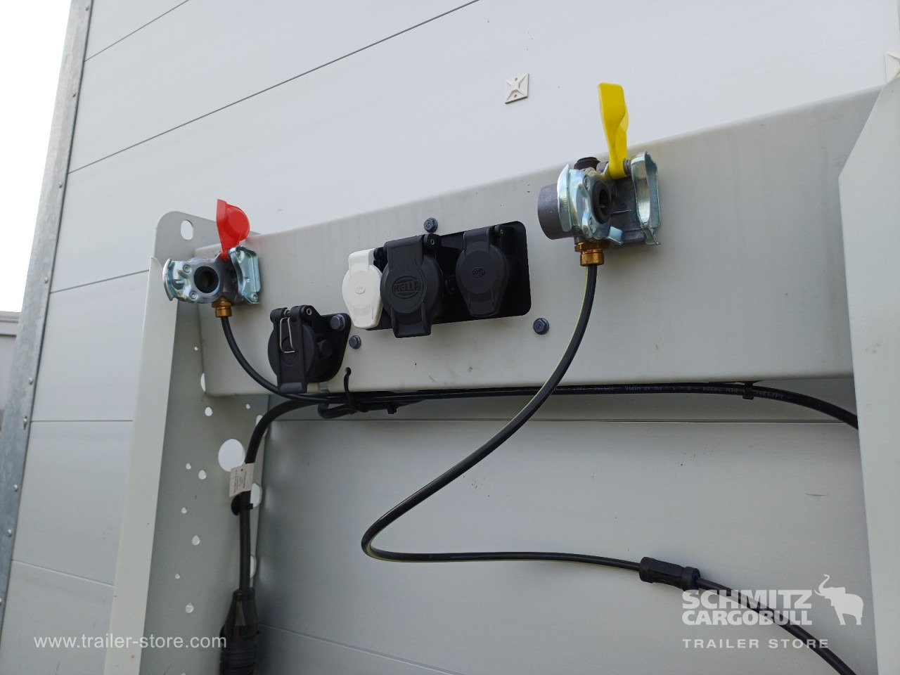 BERGER Auflieger Curtainsider Mega - Semi-remorque rideaux coulissants: photos 2 BERGER Auflieger Curtainsider Mega - Semi-remorque rideaux coulissants: photos 2