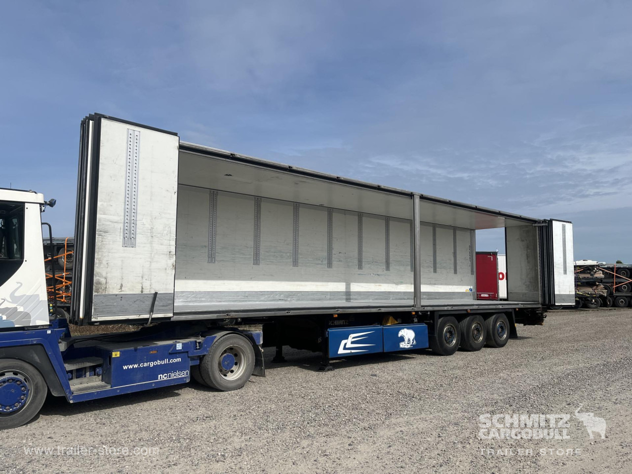 SCHMITZ Reefer Foldable wall Double deck - Semi-remorque isothermique: photos 3 SCHMITZ Reefer Foldable wall Double deck - Semi-remorque isothermique: photos 3