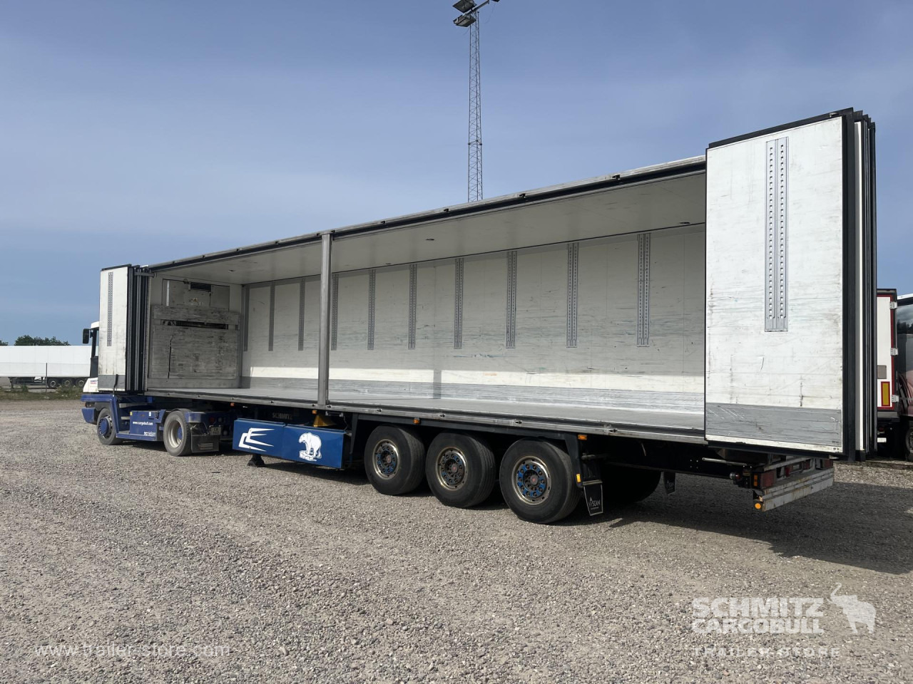 SCHMITZ Reefer Foldable wall Double deck - Semi-remorque isothermique: photos 4 SCHMITZ Reefer Foldable wall Double deck - Semi-remorque isothermique: photos 4