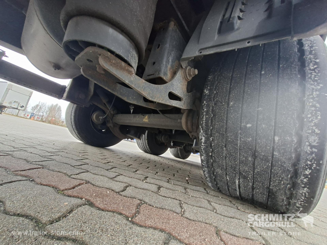 KRONE Curtainsider Mega - Semi-remorque rideaux coulissants: photos 4 KRONE Curtainsider Mega - Semi-remorque rideaux coulissants: photos 4