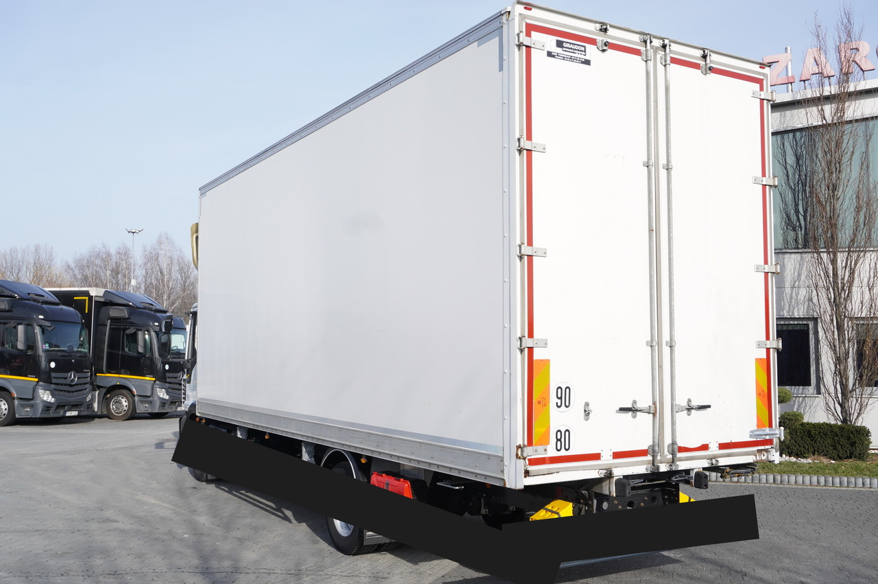 Giraudon 120.190 - Carrosserie fourgon: photos 4 Giraudon 120.190 - Carrosserie fourgon: photos 4