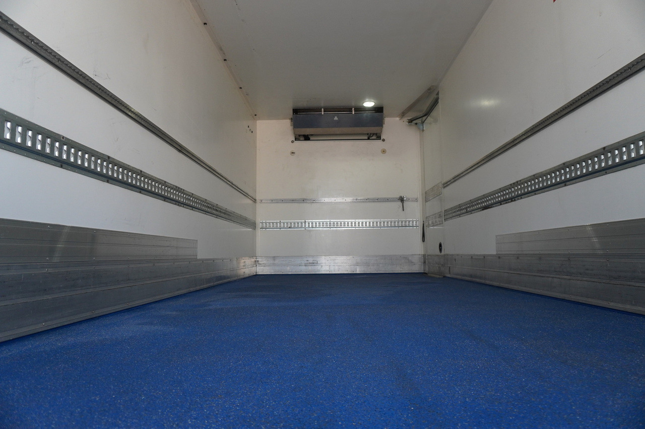 IVECO Eurocargo 100-190 4x2 E6 / Refrigerator / Dhollandia 1.5 T - Camion frigorifique: photos 5 IVECO Eurocargo 100-190 4x2 E6 / Refrigerator / Dhollandia 1.5 T - Camion frigorifique: photos 5