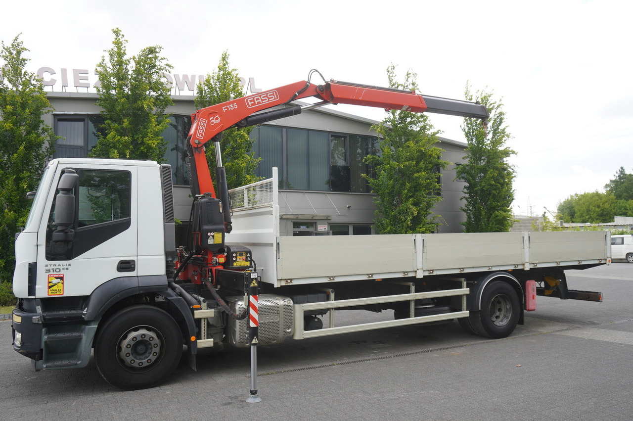 IVECO STRALIS 19.310 E6 / Flatbed 19 EPAL / FASSI F135 / 225 MTH! / 5.7 T - Camion grue, Camion grue: photos 4 IVECO STRALIS 19.310 E6 / Flatbed 19 EPAL / FASSI F135 / 225 MTH! / 5.7 T - Camion grue, Camion grue: photos 4
