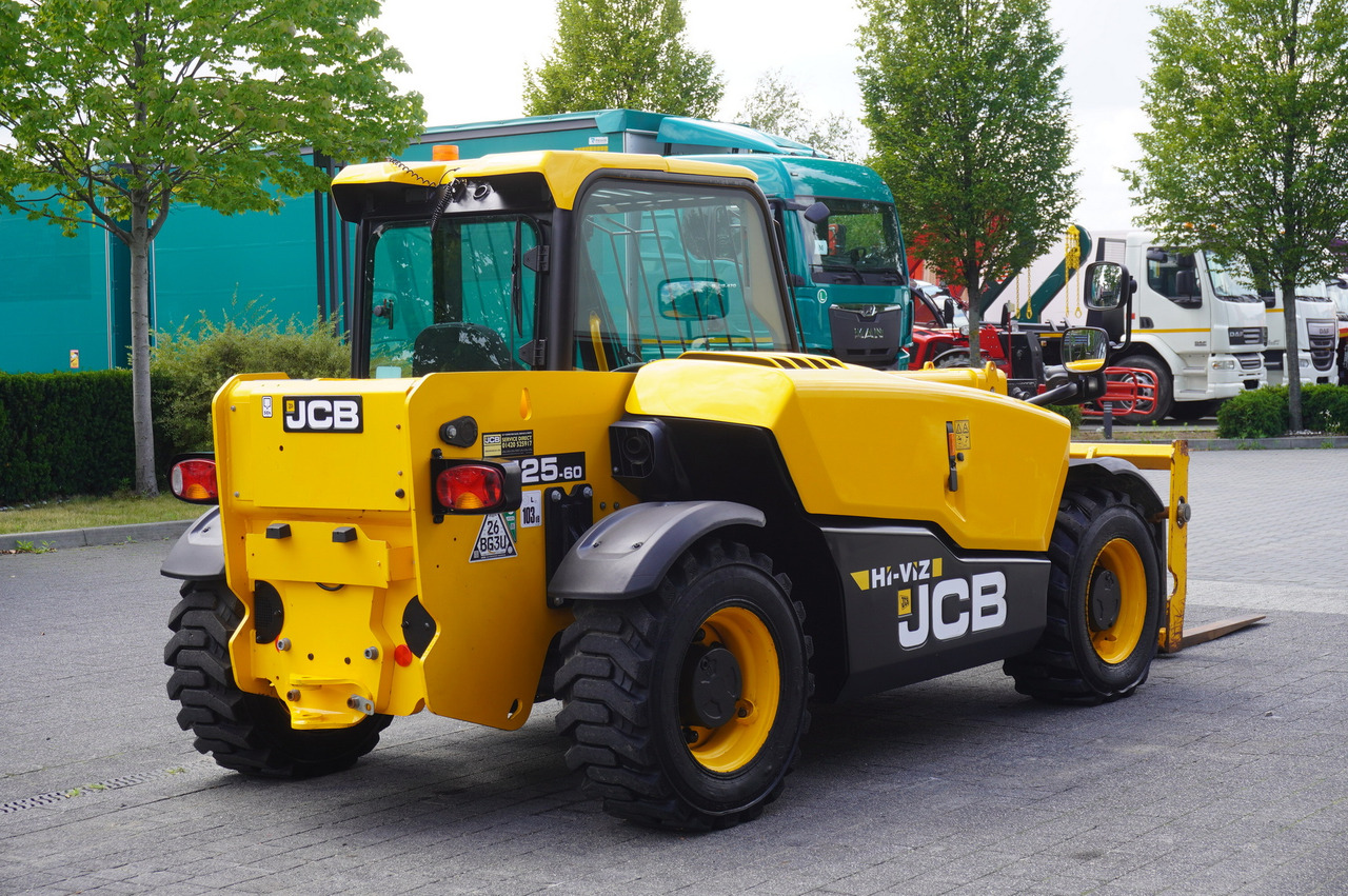 JCB 525-60T5 / 2022 / 860 MTH! / 2.5 T / Reach 6 m / joystick - Chargeuse sur pneus télescopique: photos 5 JCB 525-60T5 / 2022 / 860 MTH! / 2.5 T / Reach 6 m / joystick - Chargeuse sur pneus télescopique: photos 5