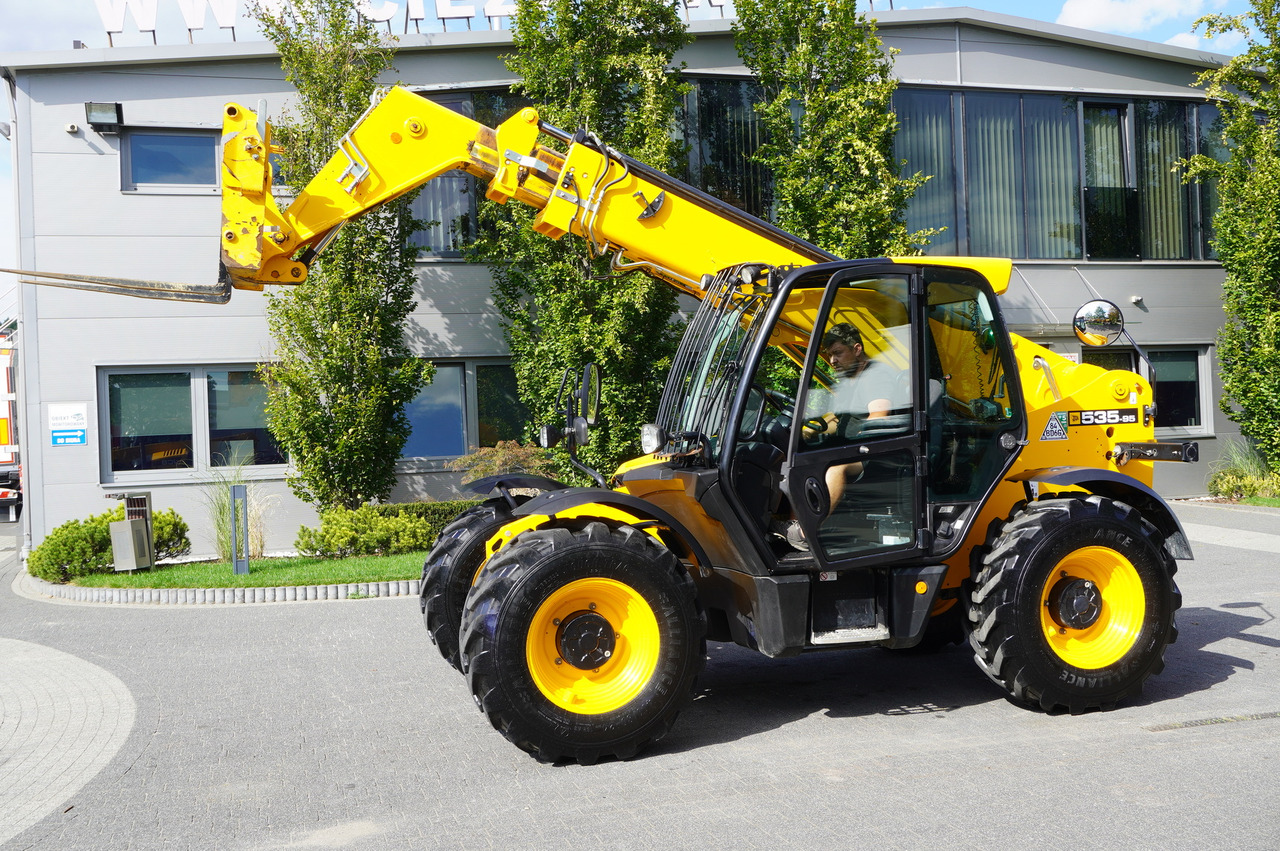 JCB 535-95 / 3.5 T / range 9.5 m / 700 MTH! - Chargeuse sur pneus télescopique: photos 5 JCB 535-95 / 3.5 T / range 9.5 m / 700 MTH! - Chargeuse sur pneus télescopique: photos 5