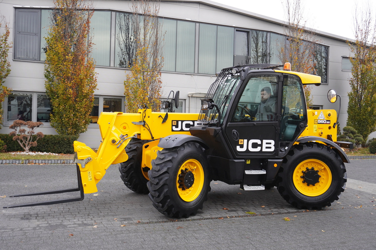 JCB 560-80 / 6 ton lifting capacity / power 146 HP - Chariot télescopique: photos 4 JCB 560-80 / 6 ton lifting capacity / power 146 HP - Chariot télescopique: photos 4