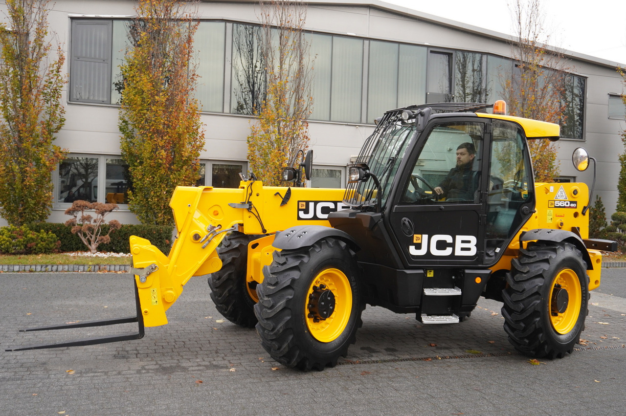 JCB 560-80 / 6 ton lifting capacity / power 146 HP - Chariot télescopique: photos 5 JCB 560-80 / 6 ton lifting capacity / power 146 HP - Chariot télescopique: photos 5
