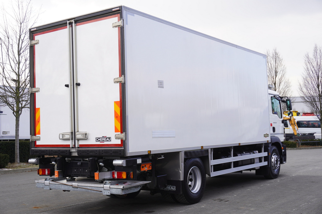 Camion frigorifique pour transport de viande MAN TGM 18.320 / CHEREAU meat hook refrigerator / Carcass elevator: photos 7