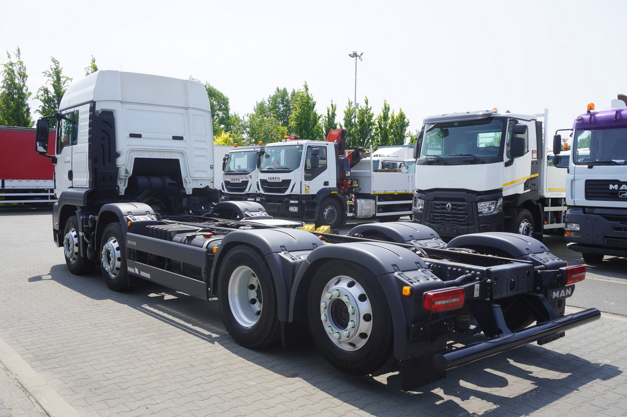 MAN TGS 35.420 8x2 / Chassis 6.4 m / 3 steered axles - Camion grue: photos 4 MAN TGS 35.420 8x2 / Chassis 6.4 m / 3 steered axles - Camion grue: photos 4