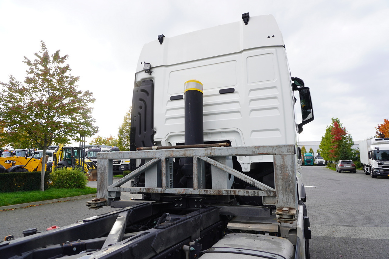 MAN TGX 26.470 6x2 COINTAINERKIPPER HYVA HIRMSCHLING / 200 tho. km! - Camion benne: photos 5 MAN TGX 26.470 6x2 COINTAINERKIPPER HYVA HIRMSCHLING / 200 tho. km! - Camion benne: photos 5