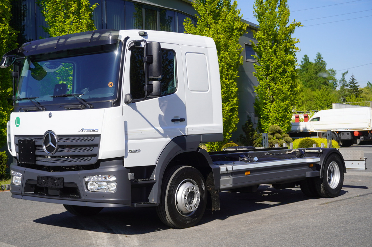 MERCEDES-BENZ 1223 / Full ADR / 440 cm chassis / Sleeper cab / 175 tho. km - Châssis cabine: photos 1 MERCEDES-BENZ 1223 / Full ADR / 440 cm chassis / Sleeper cab / 175 tho. km - Châssis cabine: photos 1