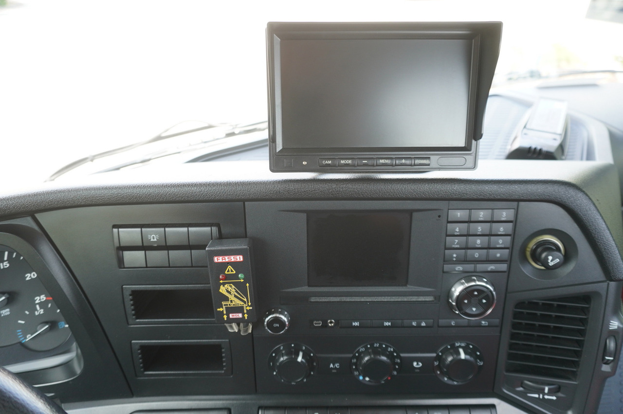 Camion grue MERCEDES-BENZ AROCS 2636 Flatbed / HDS FASSI F175 7.7 T / 150,000 km: photos 27