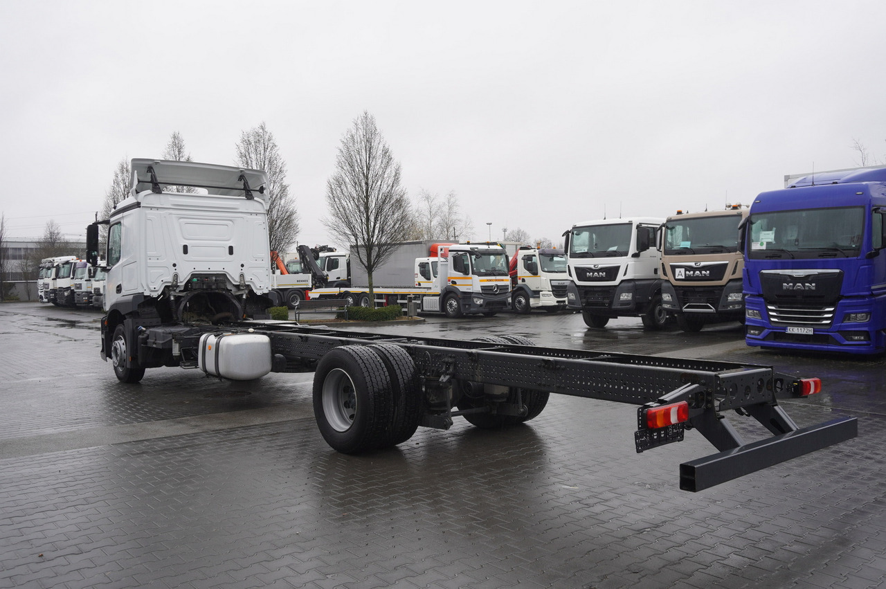 MERCEDES-BENZ Actros 1824 / 9.1 m chassis / ADR AT / sleeping cabin - Châssis cabine: photos 5 MERCEDES-BENZ Actros 1824 / 9.1 m chassis / ADR AT / sleeping cabin - Châssis cabine: photos 5