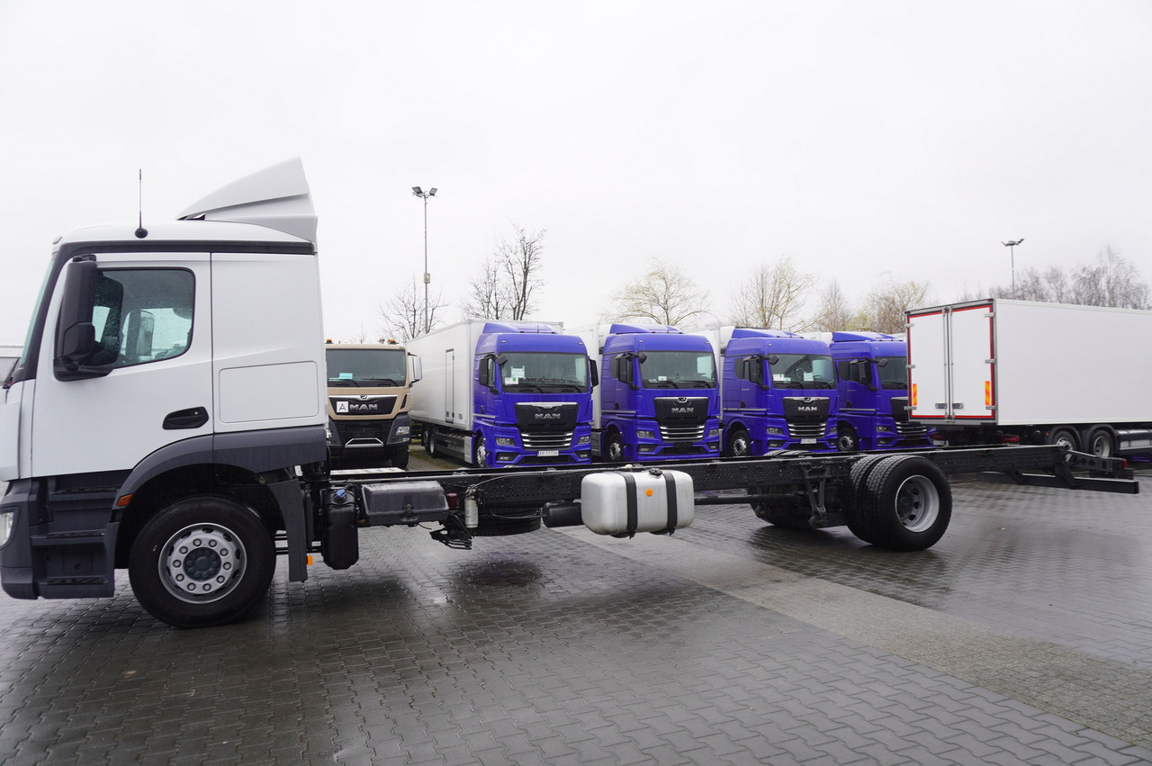 Châssis cabine MERCEDES-BENZ Actros 1824 / 9.1 m chassis / sleeping cabin: photos 6