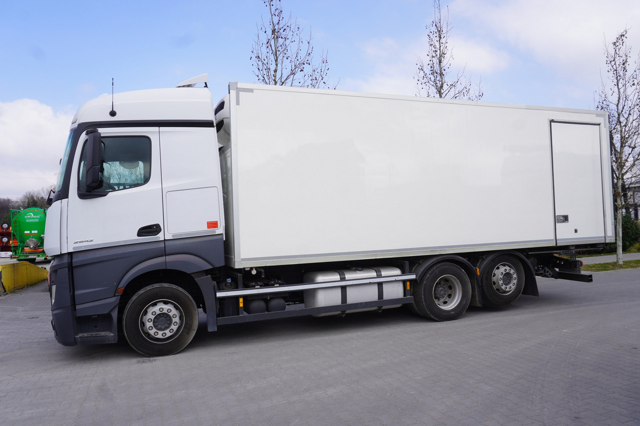 MERCEDES-BENZ Actros 2542 / GIGA cabin / Thermoking 1000R - Camion frigorifique: photos 2 MERCEDES-BENZ Actros 2542 / GIGA cabin / Thermoking 1000R - Camion frigorifique: photos 2