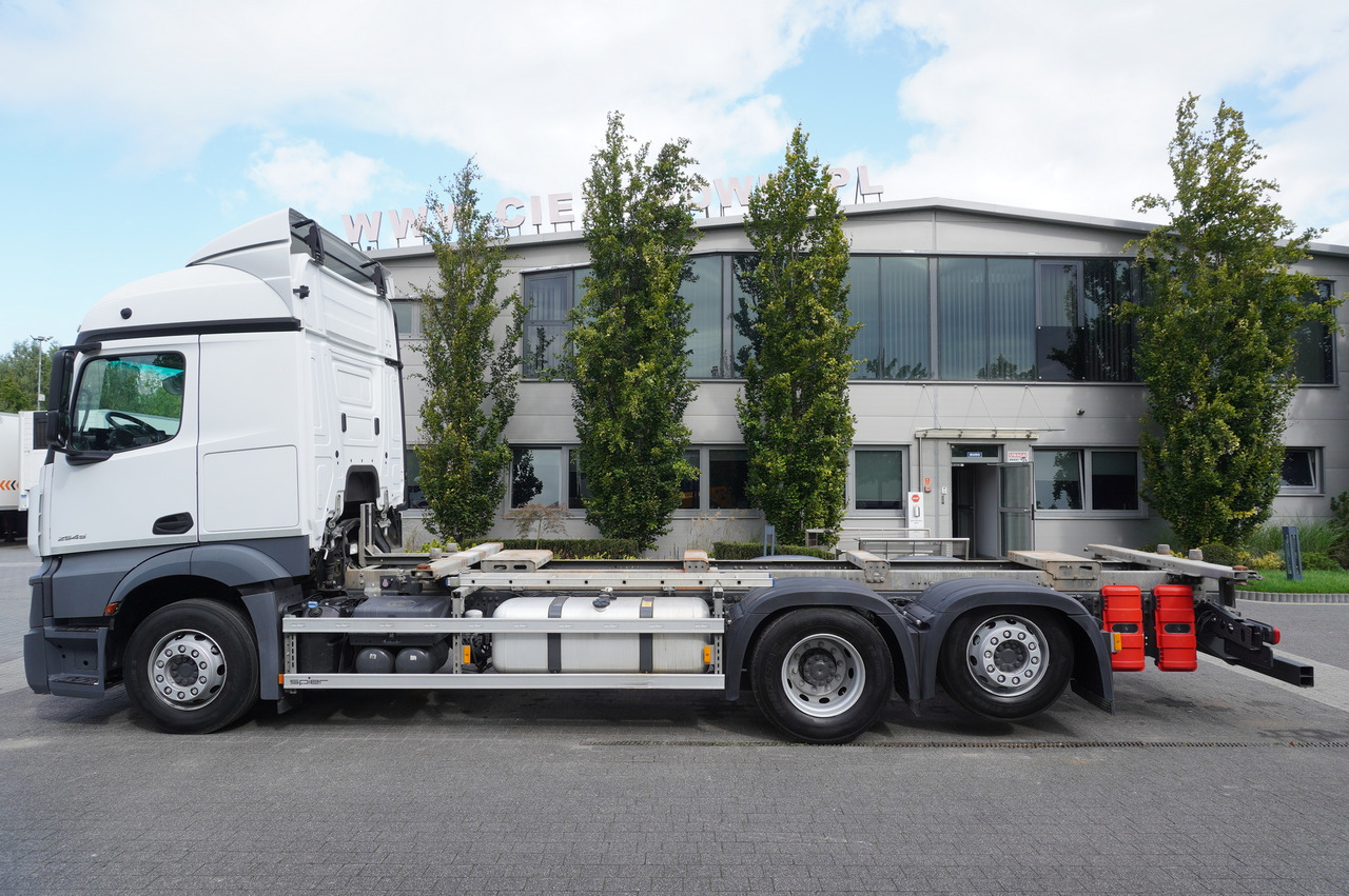 MERCEDES-BENZ Actros 2545 6×2 MP5 / Full ADR / 2 units - Camion porte-conteneur/ Caisse mobile: photos 3 MERCEDES-BENZ Actros 2545 6×2 MP5 / Full ADR / 2 units - Camion porte-conteneur/ Caisse mobile: photos 3