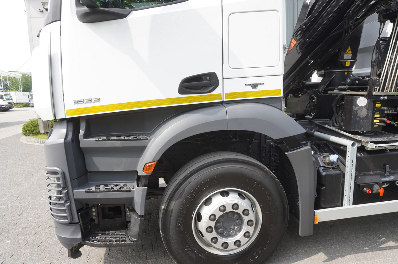 Camion benne, Camion grue MERCEDES-BENZ Arocs 1833 / 87,000 km!!! / Hds HIAB X-DUO 128 B-2 / three-sided tipper: photos 23