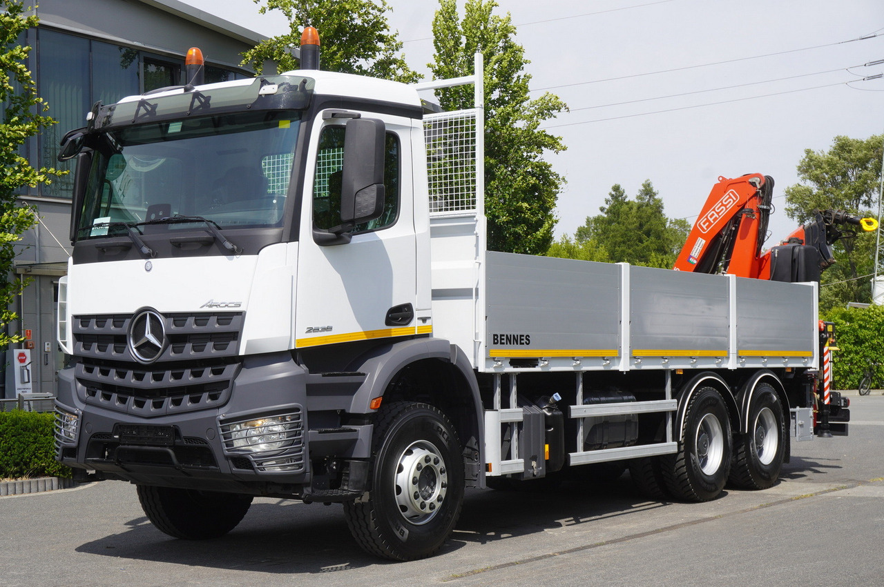 MERCEDES-BENZ Arocs 2633 flatbed truck / Crane FASSI F155A.0.23 / REMOTE CONTROL / 230,000 km - Camion plateau, Camion grue: photos 2 MERCEDES-BENZ Arocs 2633 flatbed truck / Crane FASSI F155A.0.23 / REMOTE CONTROL / 230,000 km - Camion plateau, Camion grue: photos 2