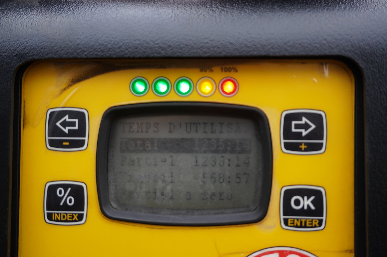 RENAULT C280 DTI 8 / FASSI crane 5.6 T / 560 MTH / Remote control / Rotator / Flatbed 15 EPAL - Camion plateau, Camion grue: photos 2 RENAULT C280 DTI 8 / FASSI crane 5.6 T / 560 MTH / Remote control / Rotator / Flatbed 15 EPAL - Camion plateau, Camion grue: photos 2