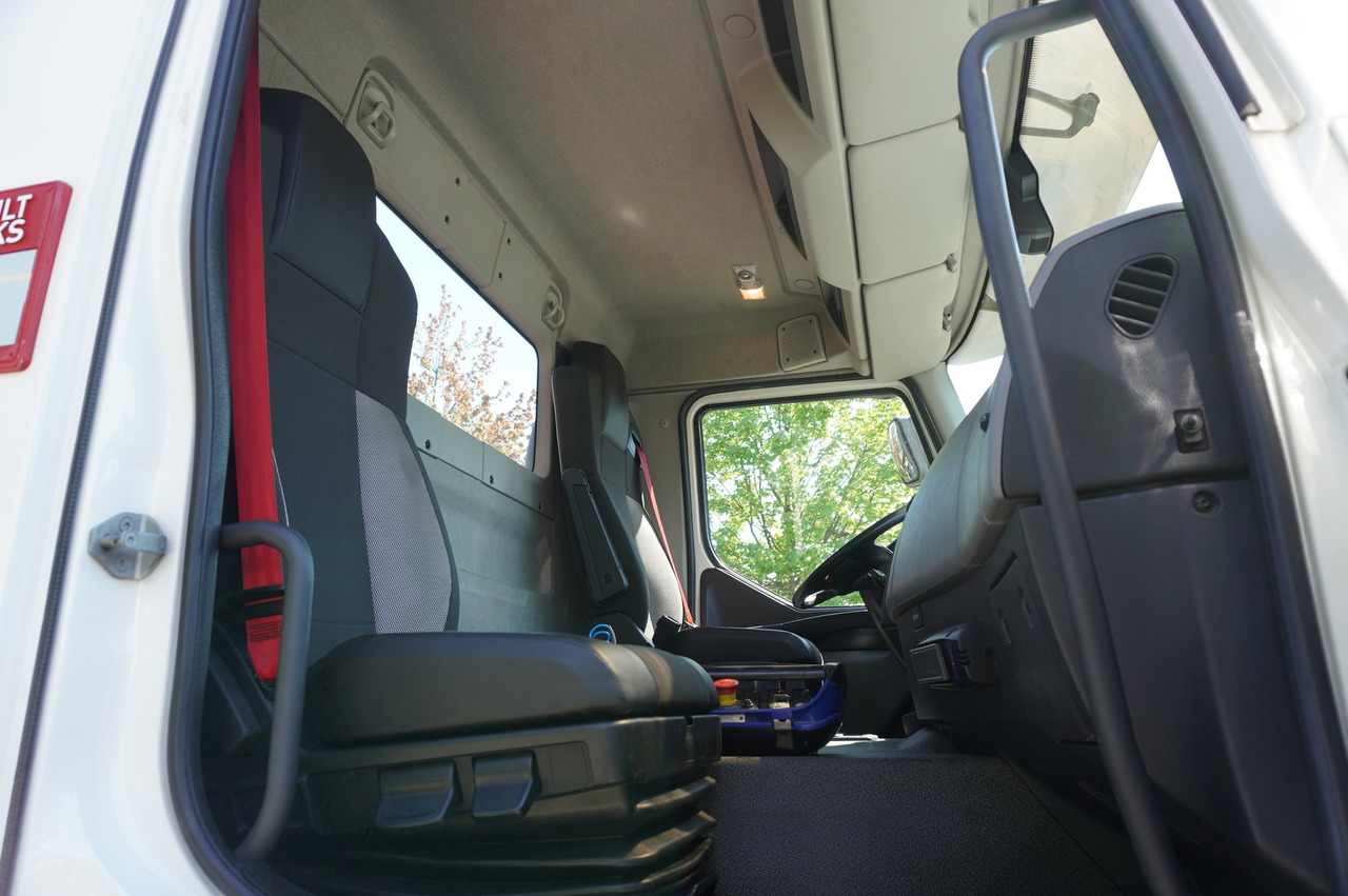 RENAULT C320 P 4x2 / FASSI crane 6.2 T / range 10 m / Flatbed 15 EPAL / 50 tho. km! en crédit-bail RENAULT C320 P 4x2 / FASSI crane 6.2 T / range 10 m / Flatbed 15 EPAL / 50 tho. km!: photos 20 RENAULT C320 P 4x2 / FASSI crane 6.2 T / range 10 m / Flatbed 15 EPAL / 50 tho. km! en crédit-bail RENAULT C320 P 4x2 / FASSI crane 6.2 T / range 10 m / Flatbed 15 EPAL / 50 tho. km!: photos 20