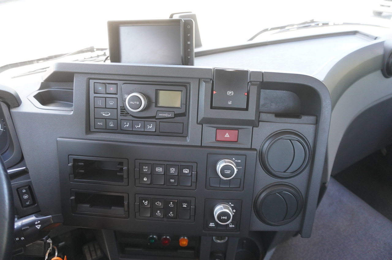 Camion grue RENAULT C380 Comfort 6x4 / Atlas 6.1 T crane / range 12.3 m: photos 15