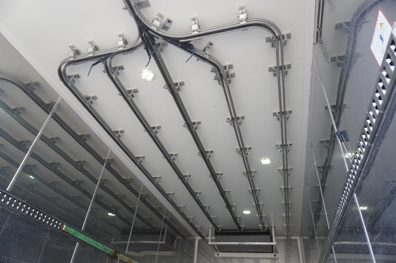 RENAULT D13 / 90 tho km !!! / Meat hook refrigerator / Thermoking T800R / 2 units - Camion frigorifique: photos 3 RENAULT D13 / 90 tho km !!! / Meat hook refrigerator / Thermoking T800R / 2 units - Camion frigorifique: photos 3