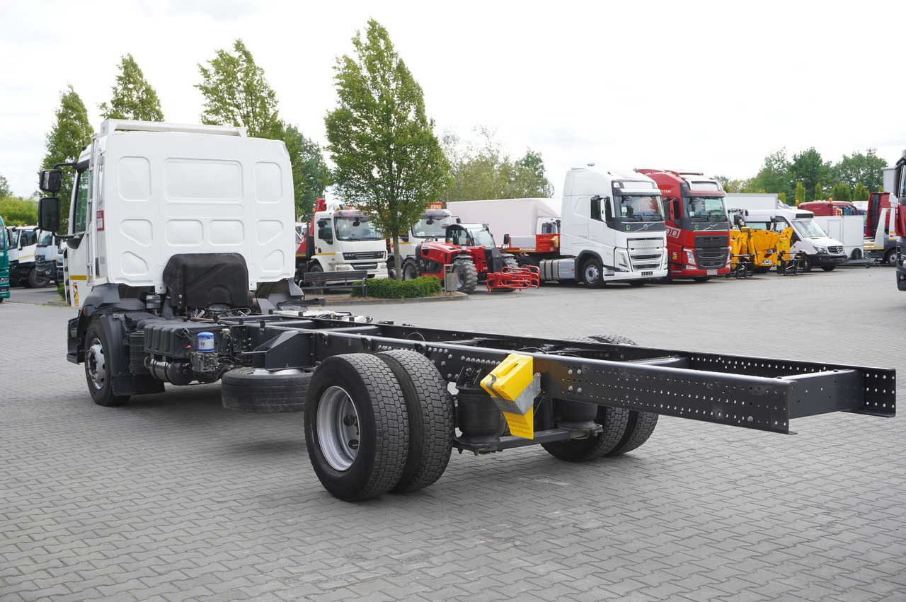 RENAULT D16 / Chassis 7.1 m / Differential lock - Camion porte-conteneur/ Caisse mobile: photos 5 RENAULT D16 / Chassis 7.1 m / Differential lock - Camion porte-conteneur/ Caisse mobile: photos 5