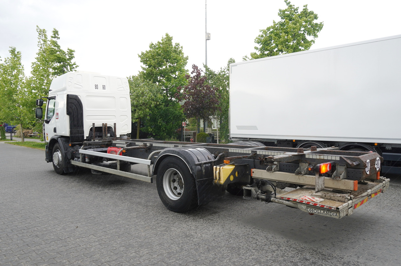 RENAULT D19 Wide Glob / BDF / load capacity 11t / 280 thousand km / tail lift - Châssis cabine: photos 3 RENAULT D19 Wide Glob / BDF / load capacity 11t / 280 thousand km / tail lift - Châssis cabine: photos 3