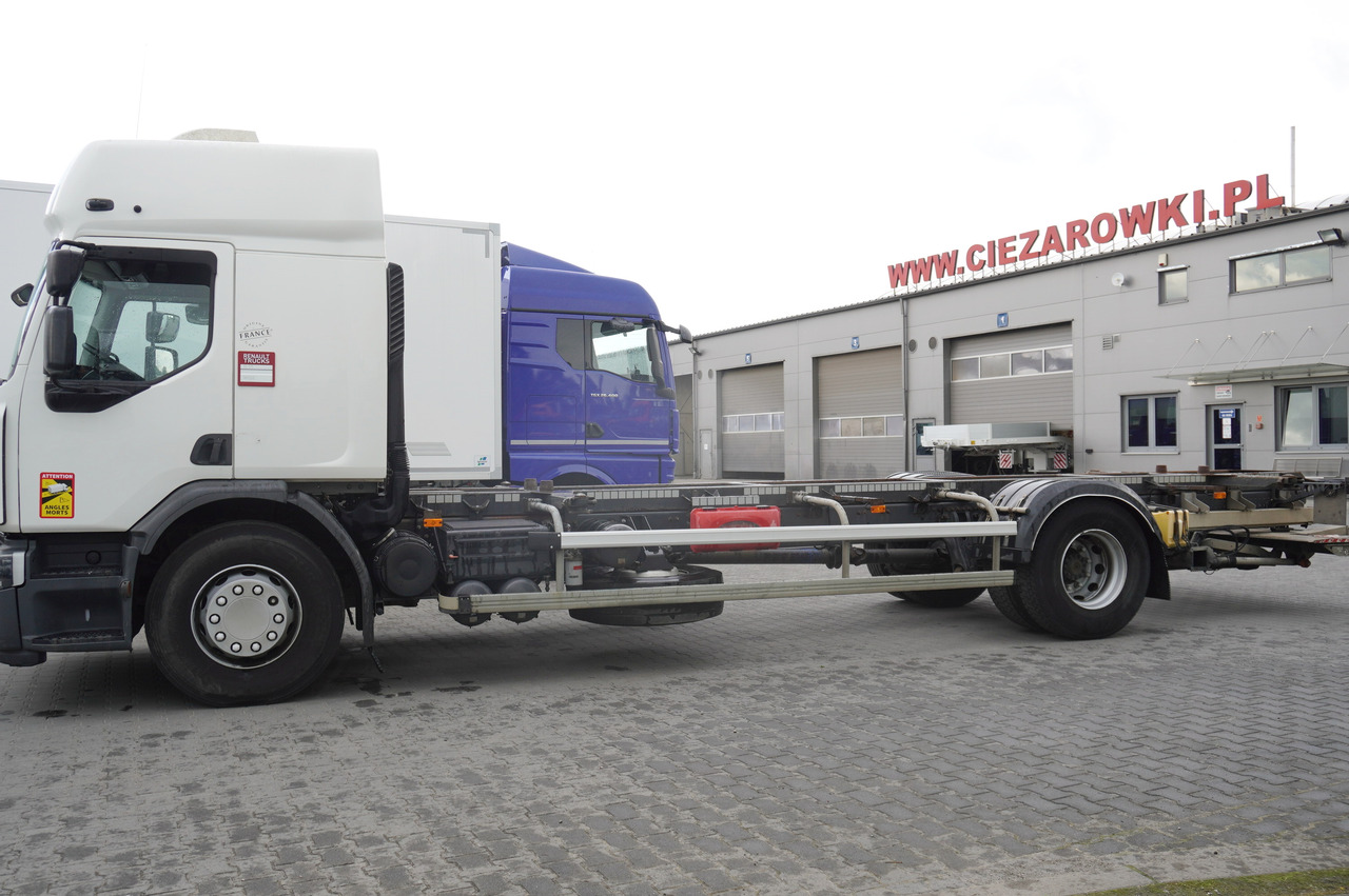 RENAULT D19 Wide Glob / BDF / load capacity 11t / 280 thousand km / tail lift - Châssis cabine: photos 4 RENAULT D19 Wide Glob / BDF / load capacity 11t / 280 thousand km / tail lift - Châssis cabine: photos 4