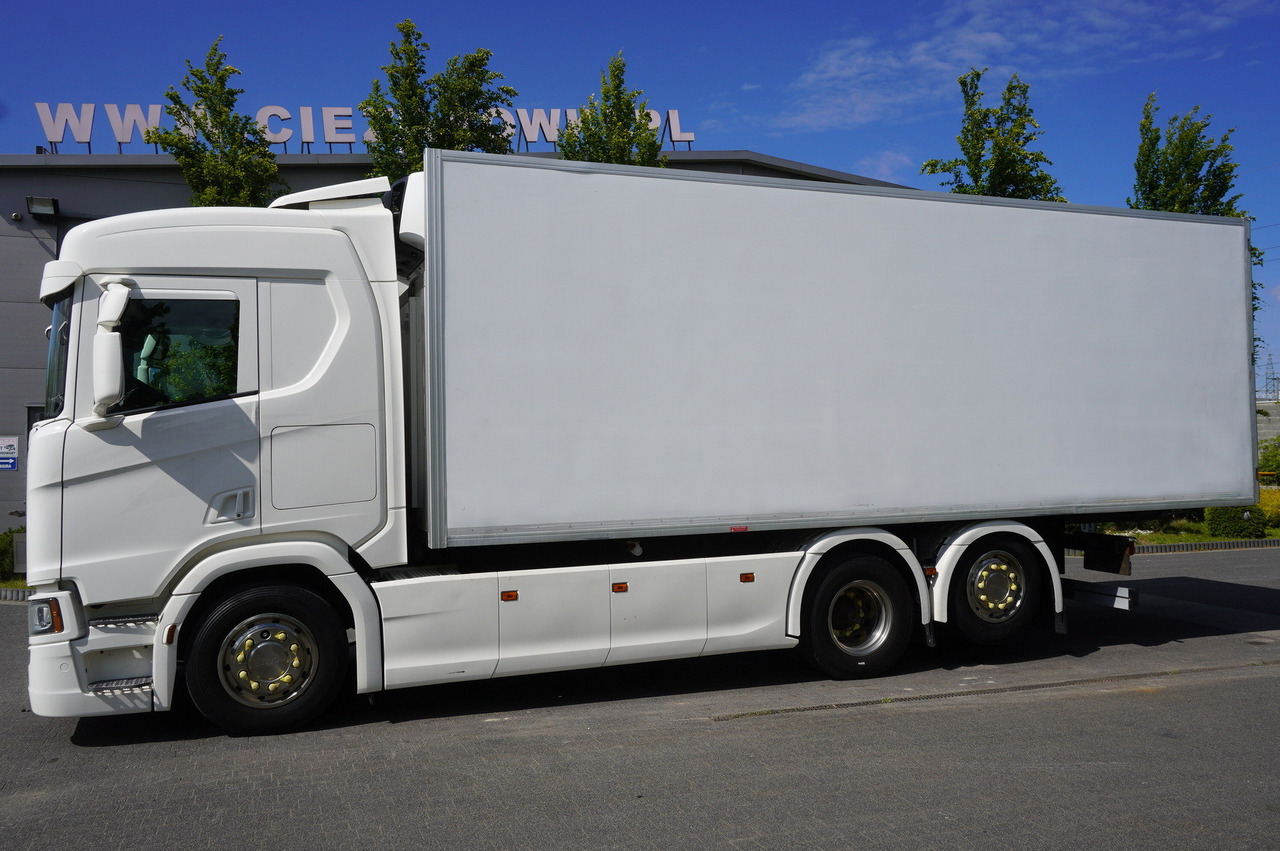 SCANIA R500 / Lecapitaine refrigerator Multitemp / Carrier Supra 950 MT / 3rd axle steered - Camion frigorifique: photos 2 SCANIA R500 / Lecapitaine refrigerator Multitemp / Carrier Supra 950 MT / 3rd axle steered - Camion frigorifique: photos 2