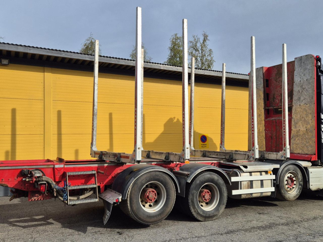 VOLVO FH 750 8x4 / 2 lifted axles / timber truck - Camion grue: photos 4 VOLVO FH 750 8x4 / 2 lifted axles / timber truck - Camion grue: photos 4