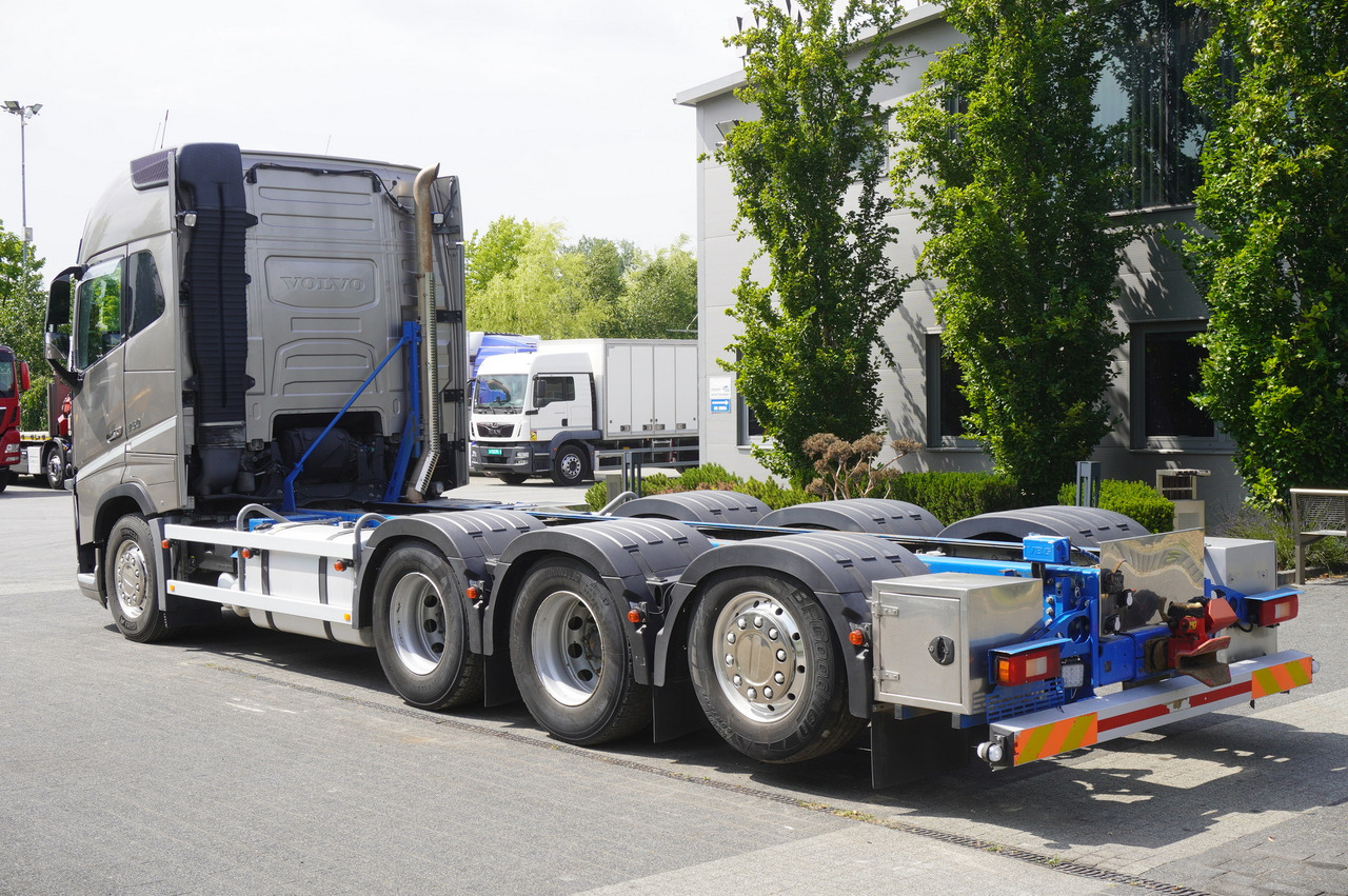 VOLVO FH16 750 8x4x4 / 750 HP! / Frame 685 cm / Steered 4th axle - Châssis cabine: photos 4 VOLVO FH16 750 8x4x4 / 750 HP! / Frame 685 cm / Steered 4th axle - Châssis cabine: photos 4