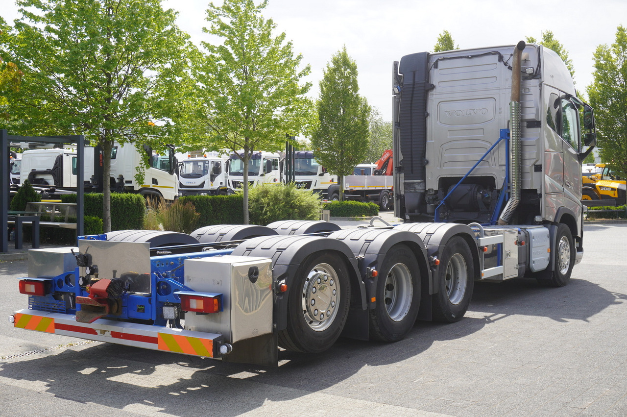 VOLVO FH16 750 8x4x4 / 750 HP! / Frame 685 cm / Steered 4th axle - Châssis cabine: photos 5 VOLVO FH16 750 8x4x4 / 750 HP! / Frame 685 cm / Steered 4th axle - Châssis cabine: photos 5