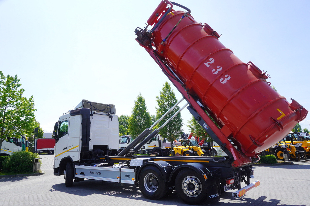 VOLVO Volvo FH 500 / Septic barrel 13000 l / Hook lift 21 t / 2022 / 3rd axle steered / 2 units - Tonne à lisier: photos 4 VOLVO Volvo FH 500 / Septic barrel 13000 l / Hook lift 21 t / 2022 / 3rd axle steered / 2 units - Tonne à lisier: photos 4
