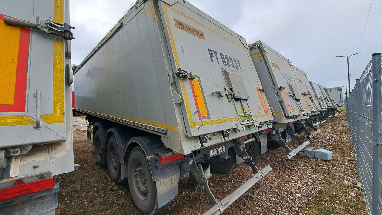 WIELTON NW-3 / weight 6.2 t / capacity 38m3 / Electrically folded roof / Teflon / 20 units, 2022 - Semi-remorque benne: photos 4 WIELTON NW-3 / weight 6.2 t / capacity 38m3 / Electrically folded roof / Teflon / 20 units, 2022 - Semi-remorque benne: photos 4