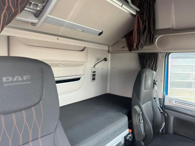 DAF XF 530 FT SSC Retarder Standklima Navigation - Tracteur routier: photos 3 DAF XF 530 FT SSC Retarder Standklima Navigation - Tracteur routier: photos 3