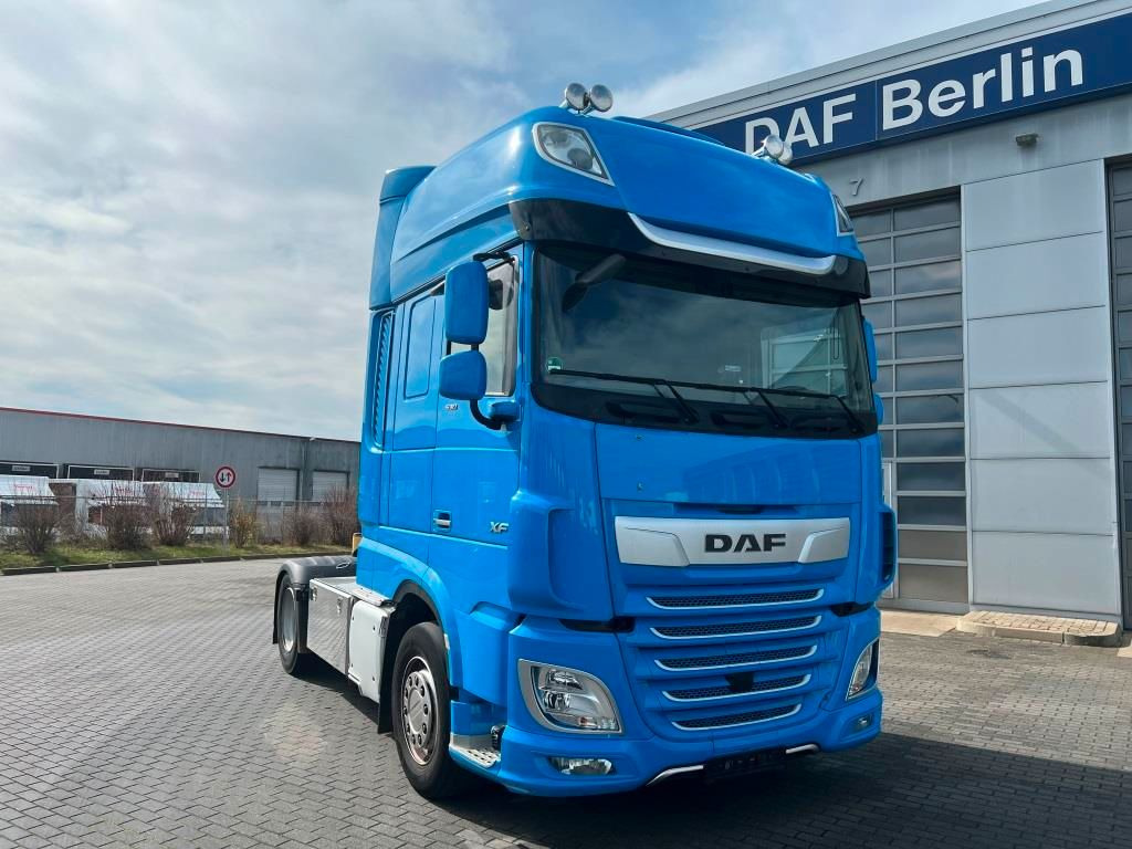 DAF XF 530 FT SSC Retarder Standklima Navigation - Tracteur routier: photos 1 DAF XF 530 FT SSC Retarder Standklima Navigation - Tracteur routier: photos 1