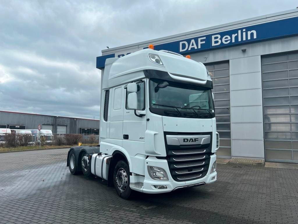 DAF XF 530 FTG 6x2 Retarder Liftlenkachse zZGG 64.5t - Tracteur routier: photos 1 DAF XF 530 FTG 6x2 Retarder Liftlenkachse zZGG 64.5t - Tracteur routier: photos 1